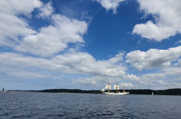 Gorch Fock vor Laboe